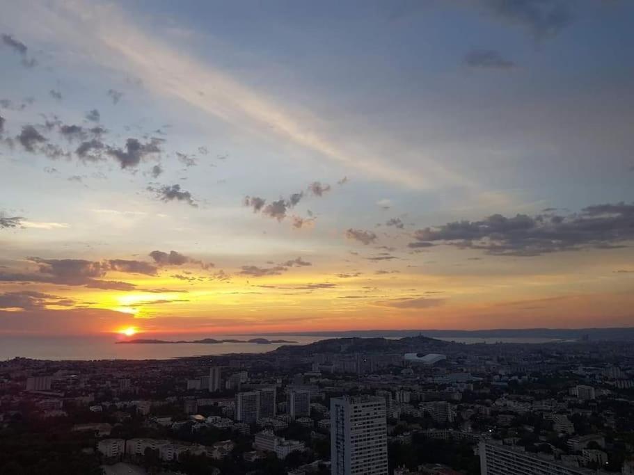 Superbe Appartement 2 Chambres Avec Vue Sur La Mer Et La Montagne Marseille Extérieur photo